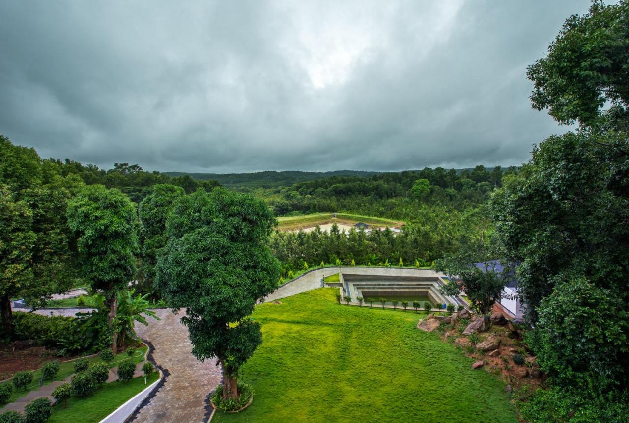 Vismita County Hotel Chikmagalūr Buitenkant foto